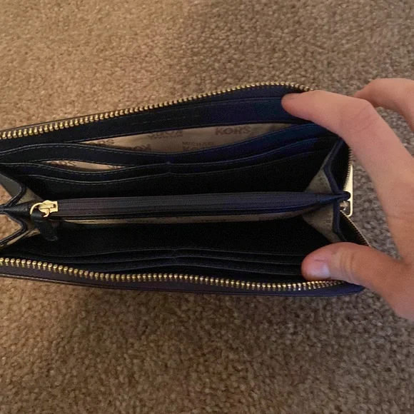 Michael Kors Jet Set Large Pebbled Leather Navy Quarter-Zip Wallet